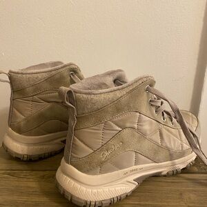 Skechers Beige Quilted Ankle Boots